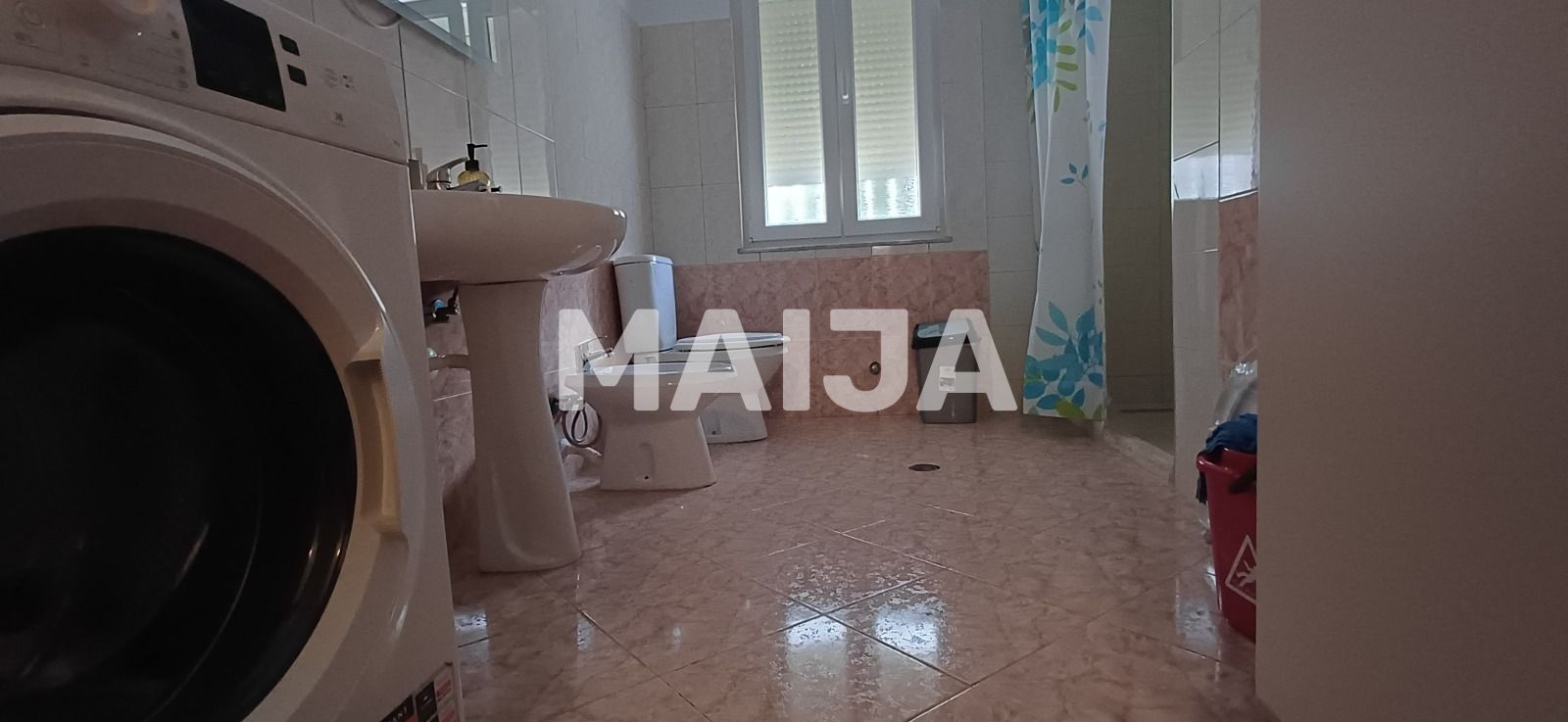 Mieszkanie 4 pokoi 120 m² w Tirana Municipality, Albania