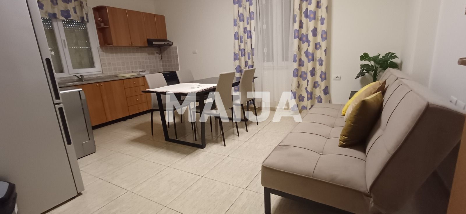 Mieszkanie 4 pokoi 120 m² w Tirana Municipality, Albania