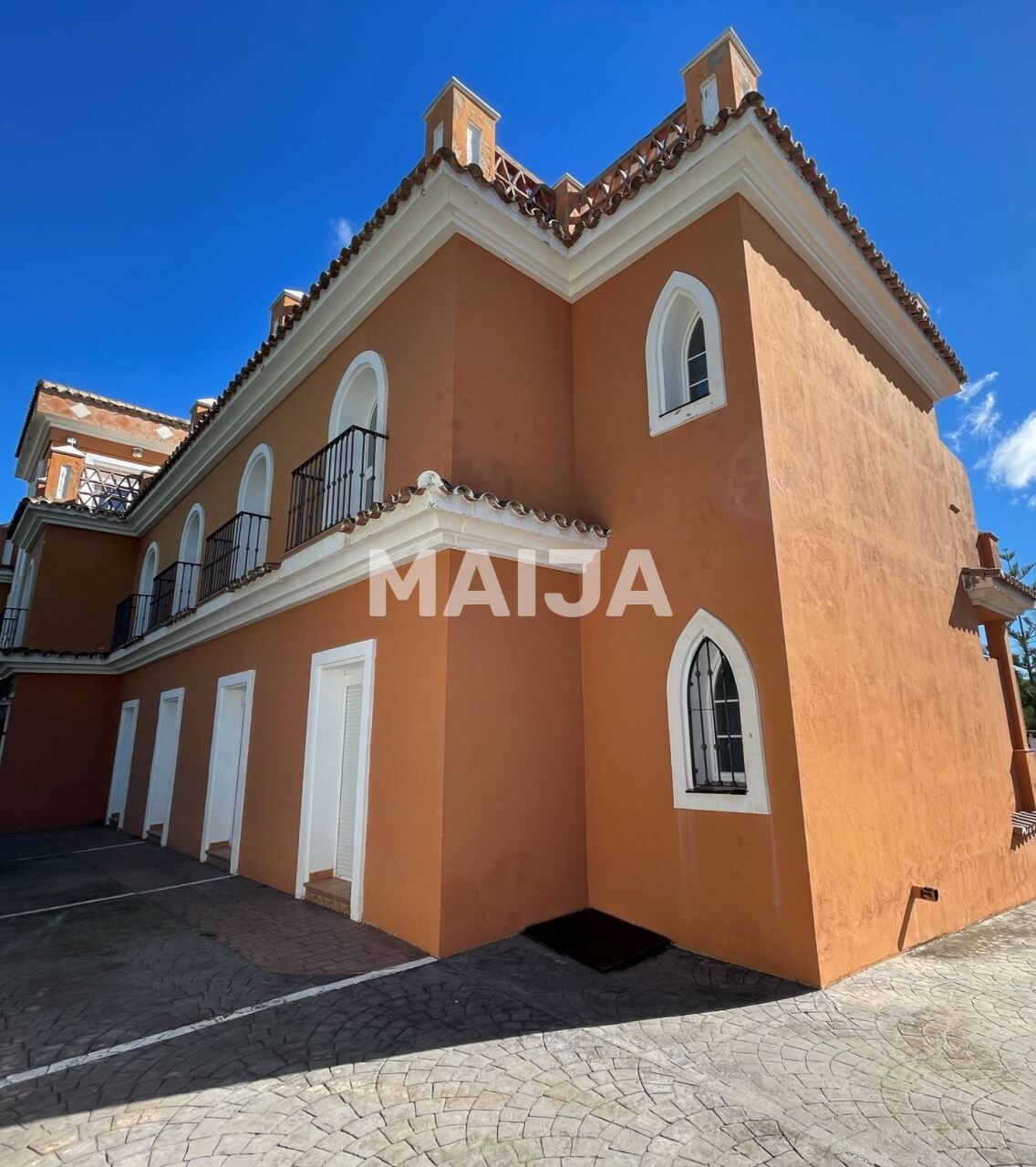 Commercial property 1 150 m² in Estepona, Spain