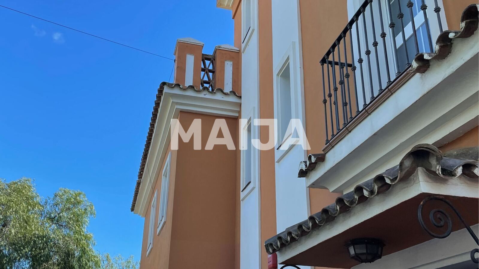 Commercial property 1 150 m² in Estepona, Spain