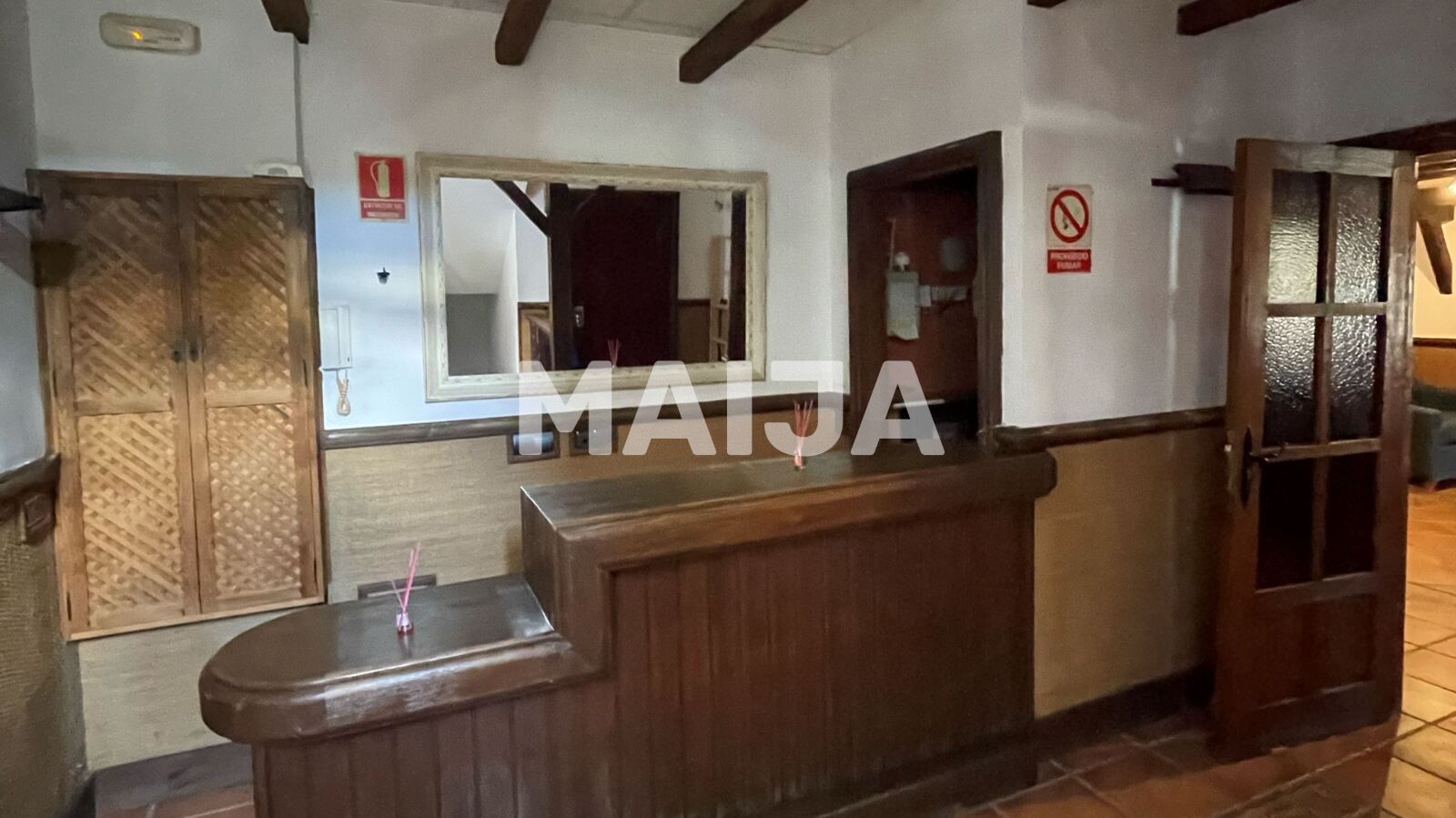 Commercial property 1 150 m² in Estepona, Spain