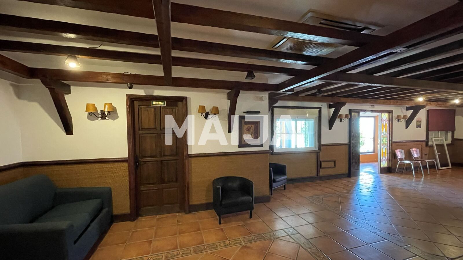 Commercial property 1 150 m² in Estepona, Spain