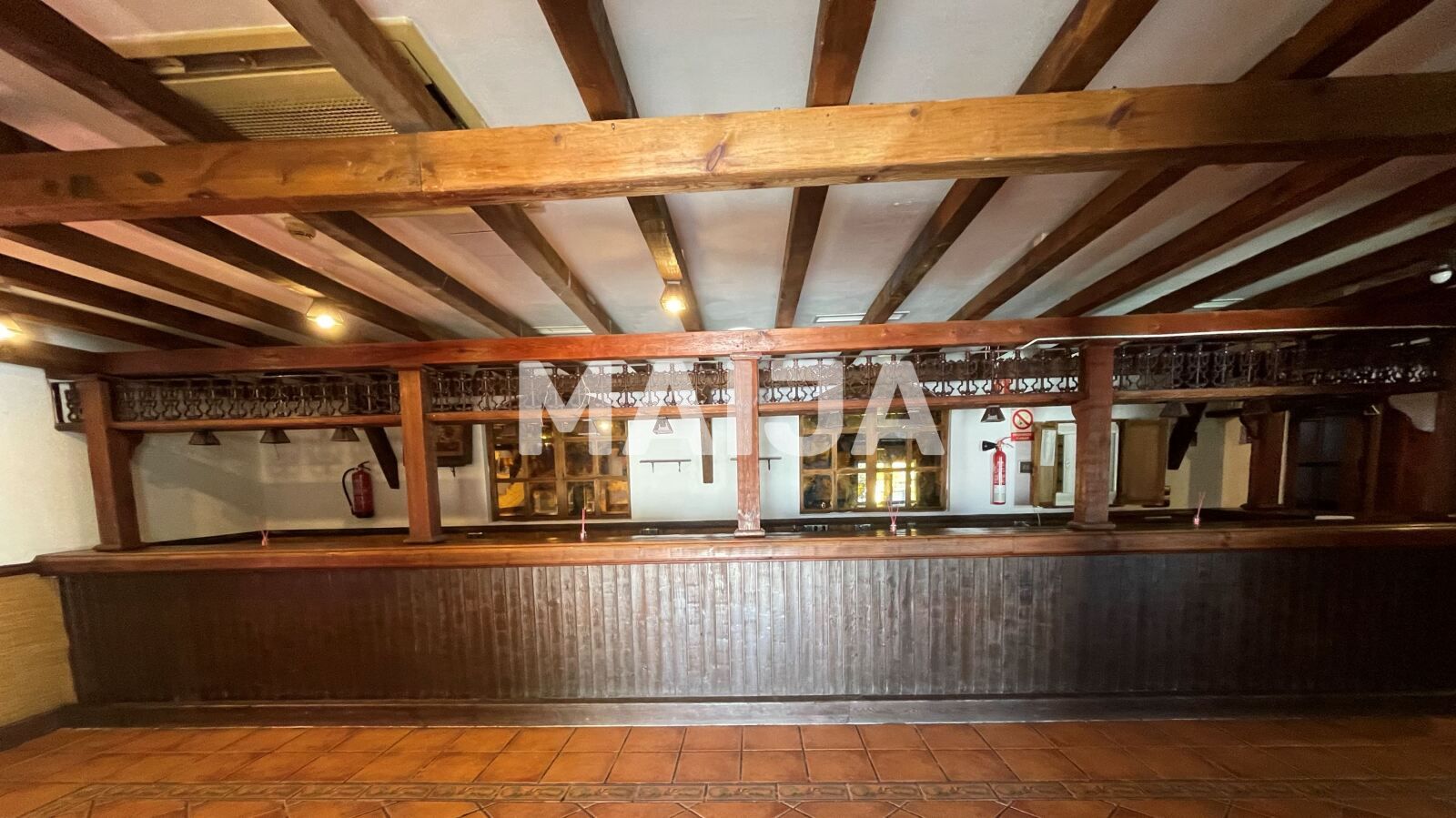 Commercial property 1 150 m² in Estepona, Spain