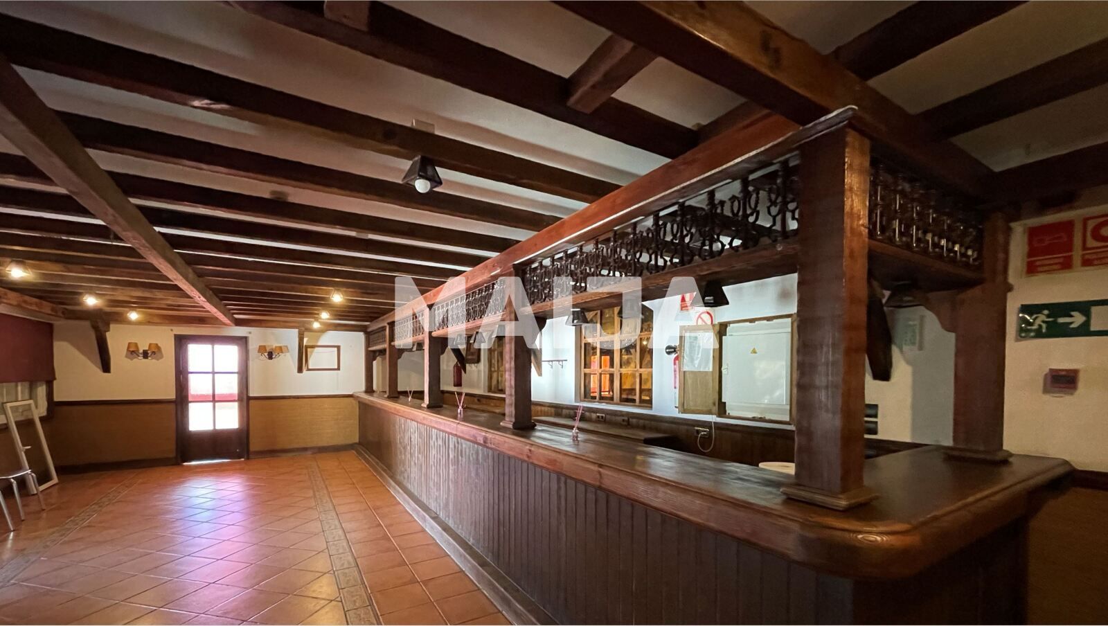 Commercial property 1 150 m² in Estepona, Spain