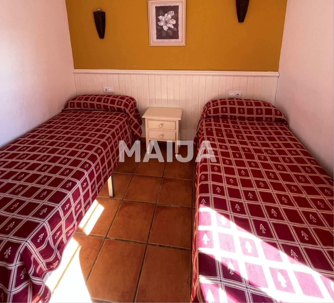 Commercial property 1 150 m² in Estepona, Spain