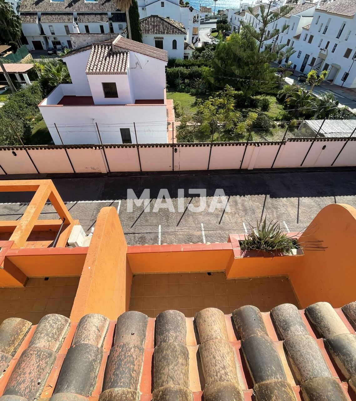 Commercial property 1 150 m² in Estepona, Spain