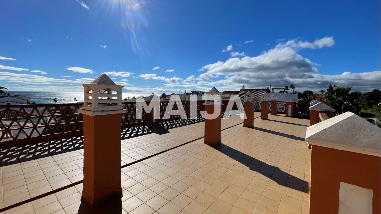 Commercial property 1 150 m² in Estepona, Spain