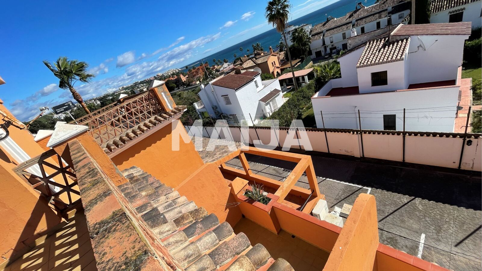 Commercial property 1 150 m² in Estepona, Spain