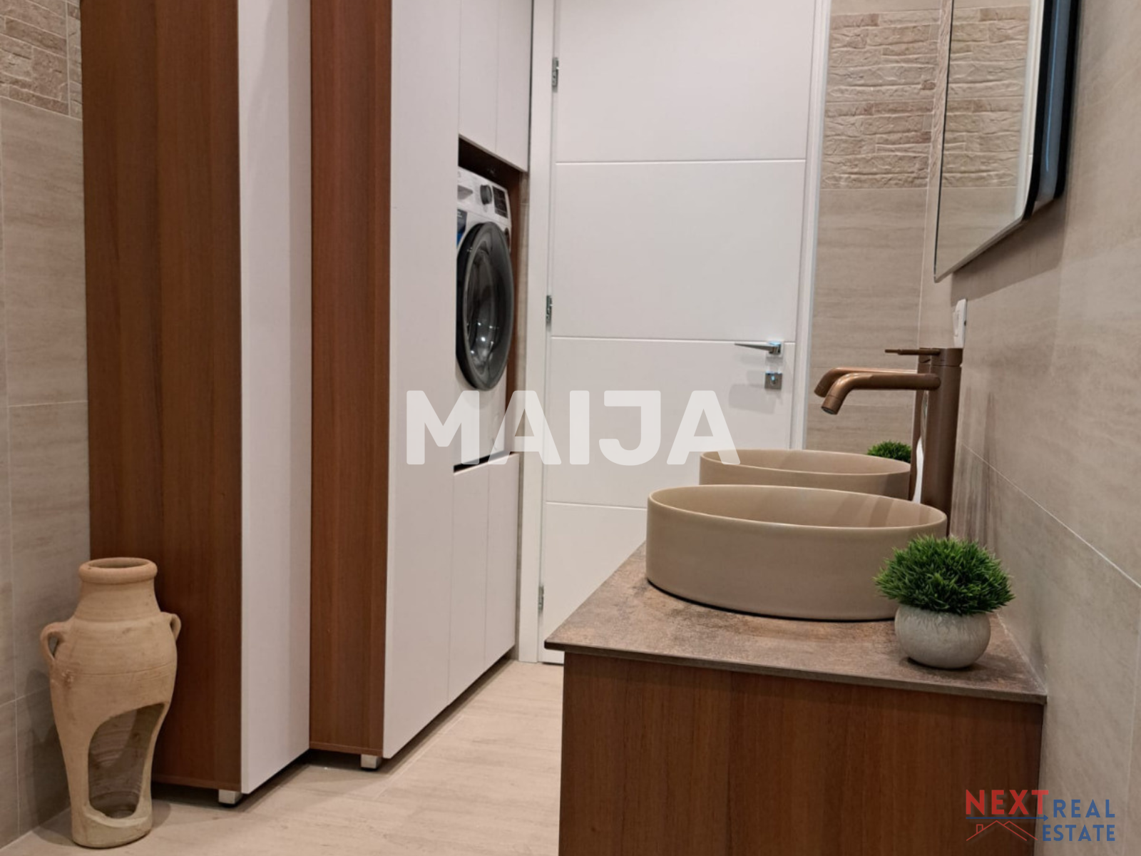 Квартира 3 комнаты 155 м² Влёра, Албания