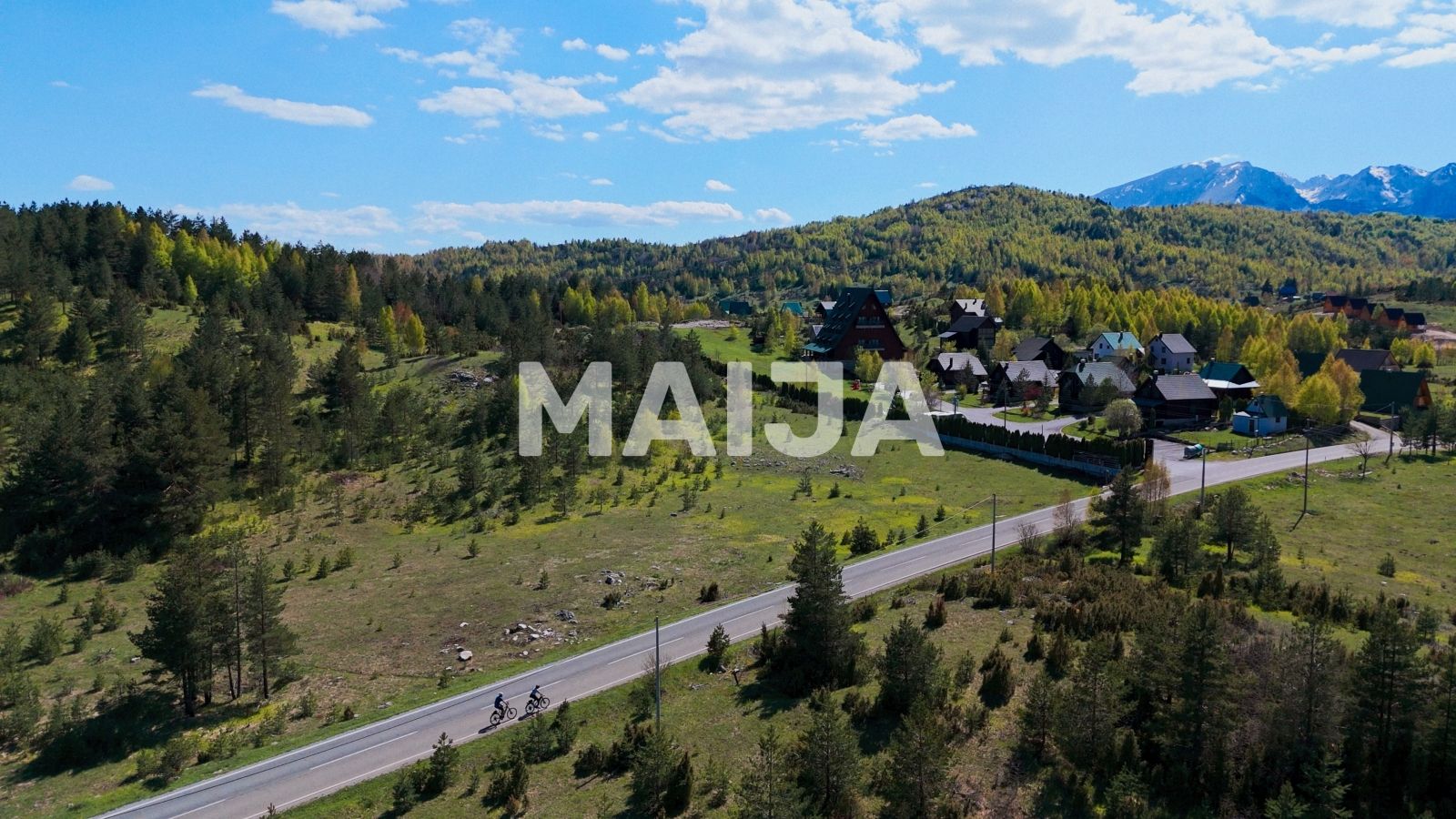 Atterrir  Mezdo, Monténégro