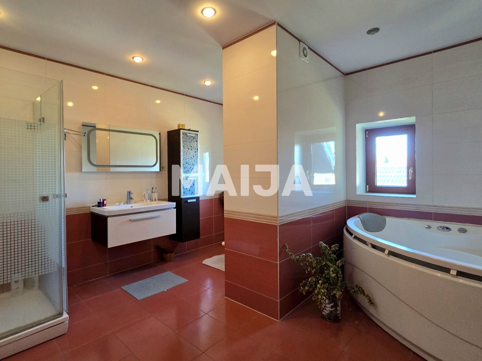 4 bedroom house 320 m² Pinki, Latvia