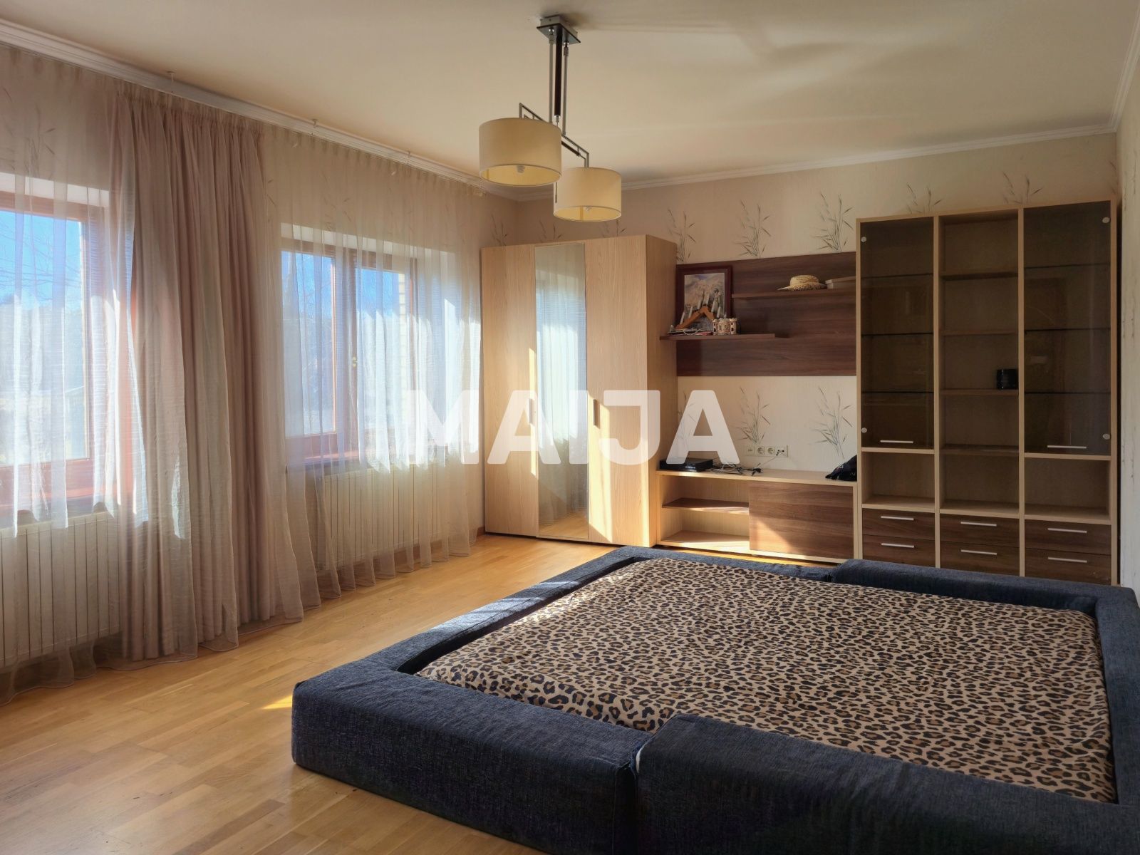 4 bedroom house 320 m² Pinki, Latvia