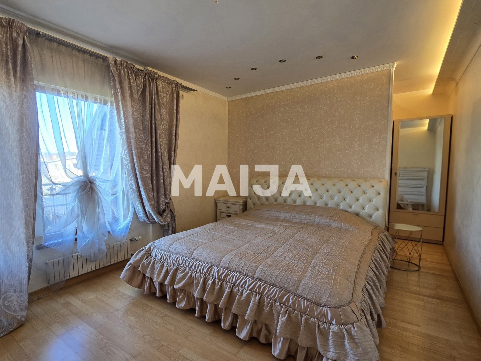 4 bedroom house 320 m² Pinki, Latvia